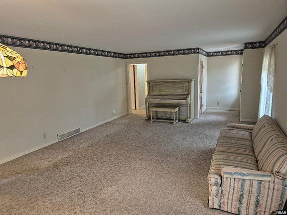 4th image of 1006 Woodlawn St