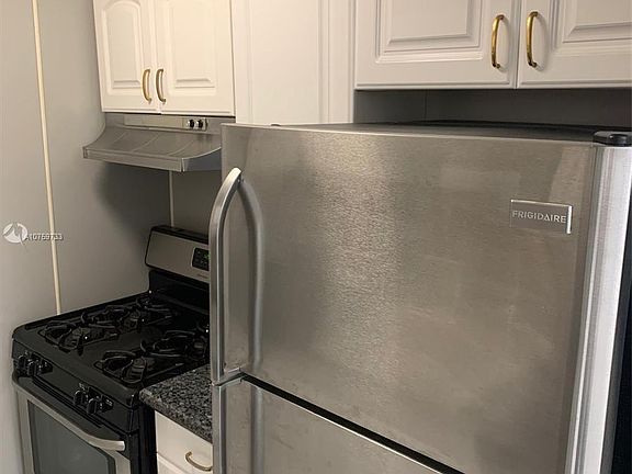 2nd image of 100 NW 204th St APT 21