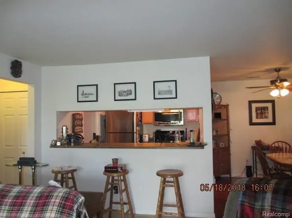 1376 Addington Ln, Ann Arbor, MI 48108