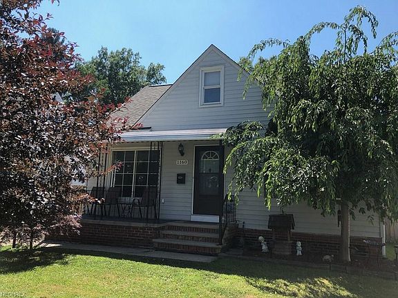 3rd image of 1160 Iroquois Ave