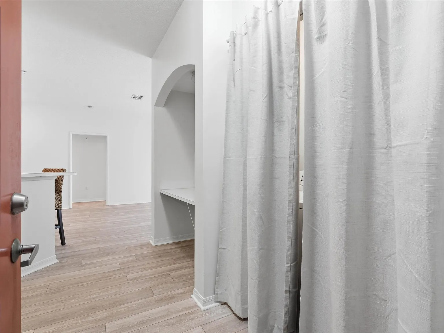 2 bed, 1004 sqft, $1,800 — Photo 4