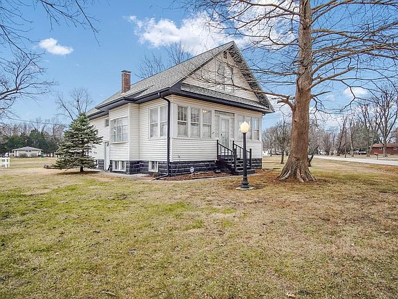 2nd image of 4203 Lake Dr