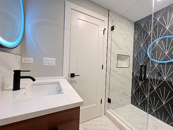 3rd image of 448 W Barry Ave #201