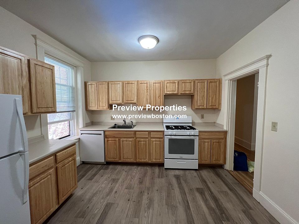 1st image of 75 Longwood Ave #11A
