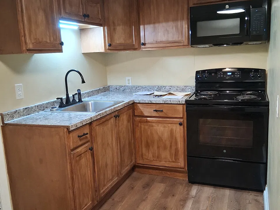 24 Elm St #204