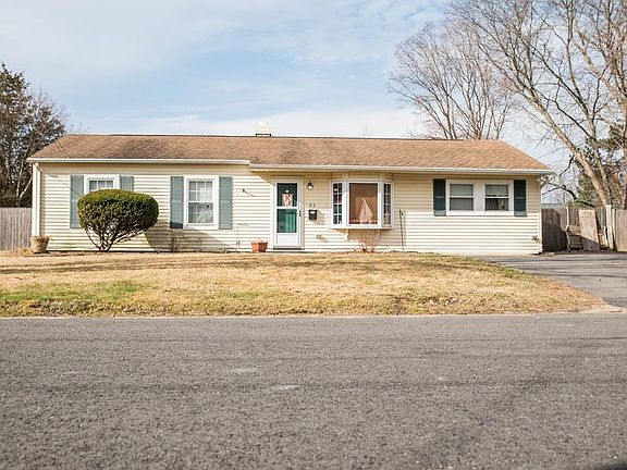 2nd image of 86 Hogg Memorial Dr