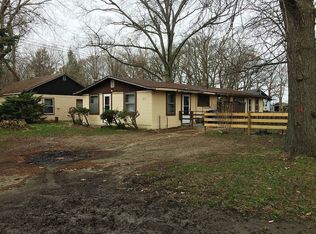 1057 Waukonda Ave, Benton Harbor, MI 49022