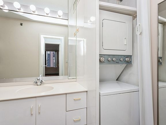 4th image of 4 Martine Ave APT 221