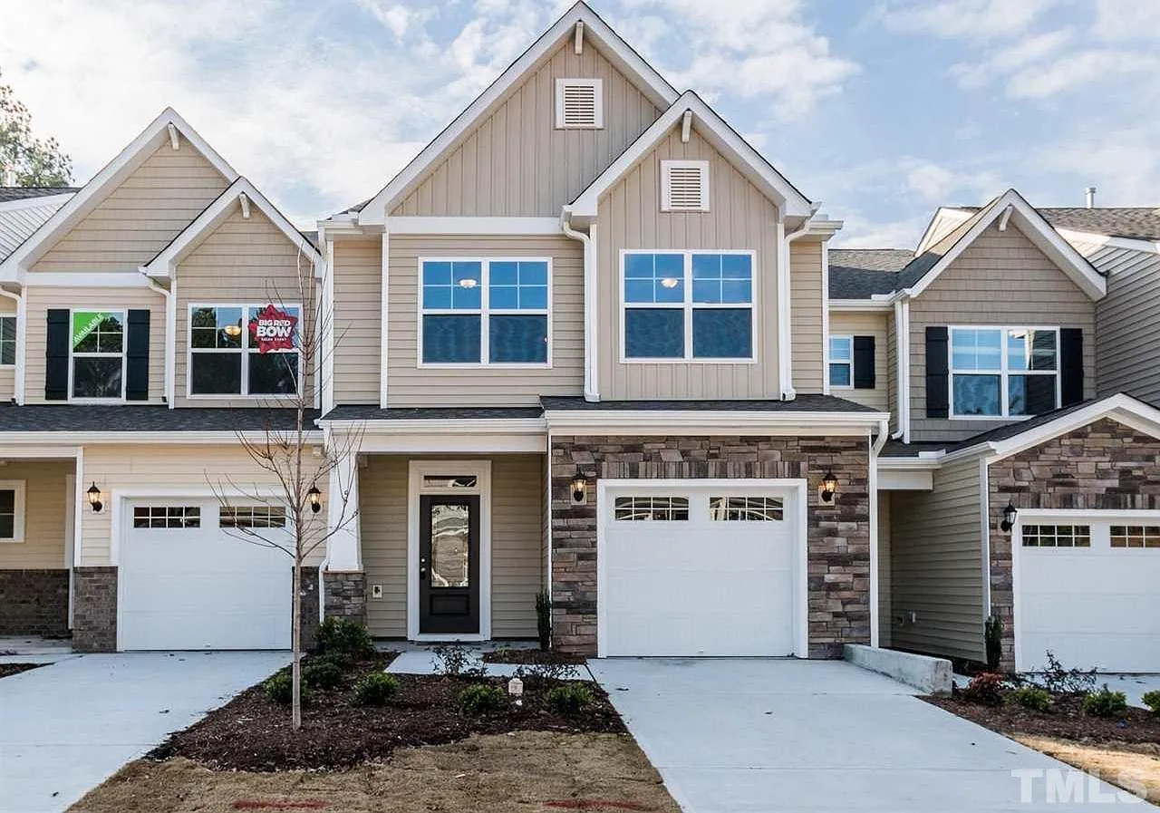 3 bed, 2.5 bath, 2048 sqft, $800 — Photo 1