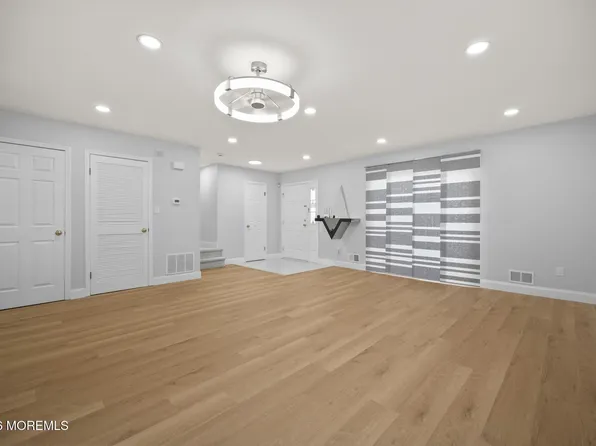 1115 Roseberry Ct, Morganville, NJ 07751