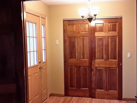 3rd image of 595 Boxwood Ct