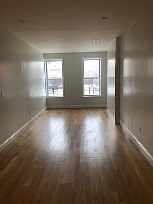 Rented by Alexander Bilu, LREB | media 28