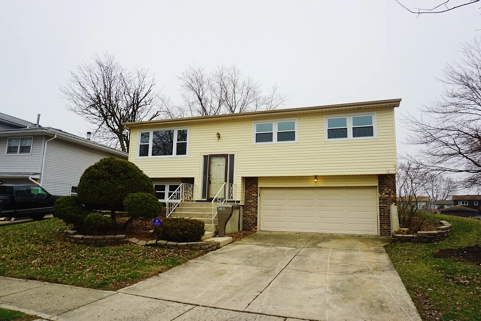 7745 Nottingham Dr photo 1