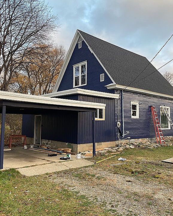 2nd image of 504 Leonard St
