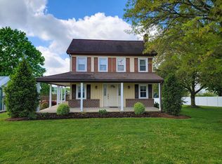 711 Fivepointville Rd, Denver, PA 17517