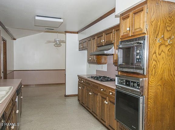 4th image of 212 Montrose Ave