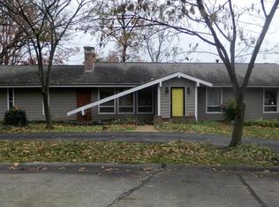 2 Treecrest Ct, Fenton, MO 63026