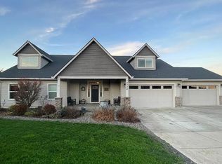 13738 Orchard View Rd, McMinnville, OR 97128