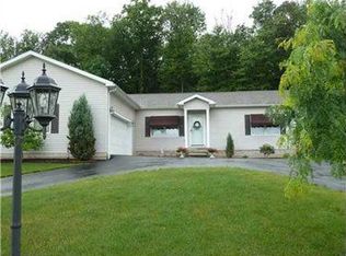 39 Blossom Ct, Mercer, PA 16137