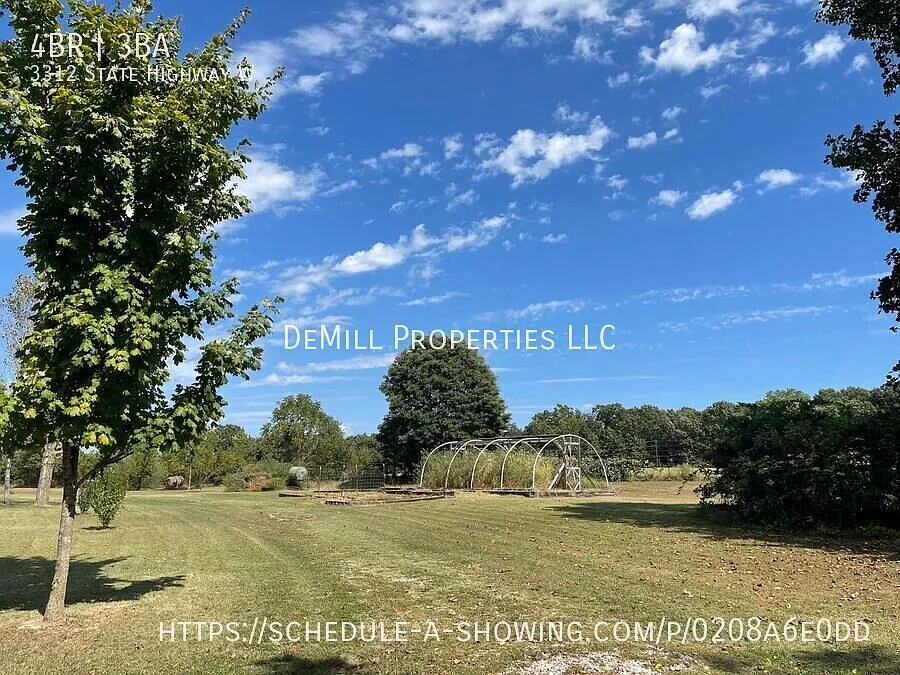 Horse Property! 4 Bedroom/3 Bathroom with Indoor Horse Arena, and Beautiful Outdoor Oasis Availab... — Photo 3