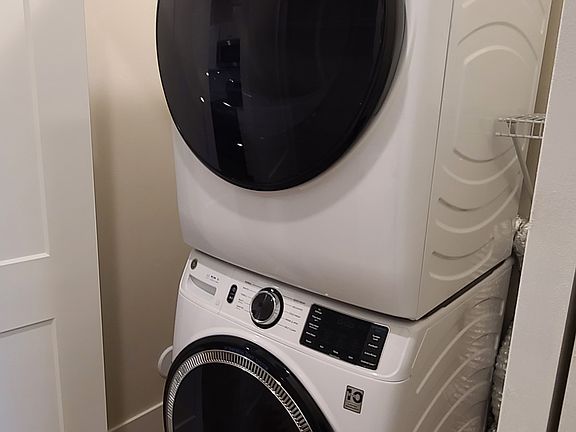 5th image of 810 Cooley St #203