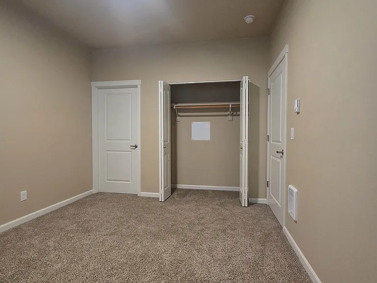 5661-5663 Woodside Dr SE — Photo 6