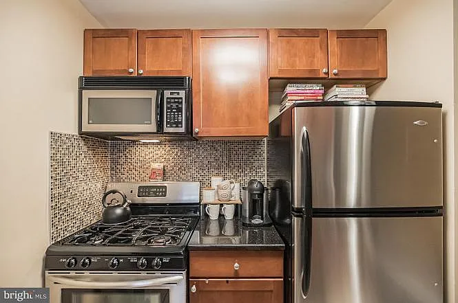 405 Bainbridge St #B — Photo 12