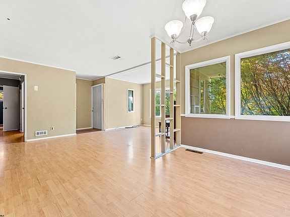 5th image of 276 Gibbons St