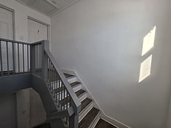 3rd image of 135 Fullerton Ave APT 3