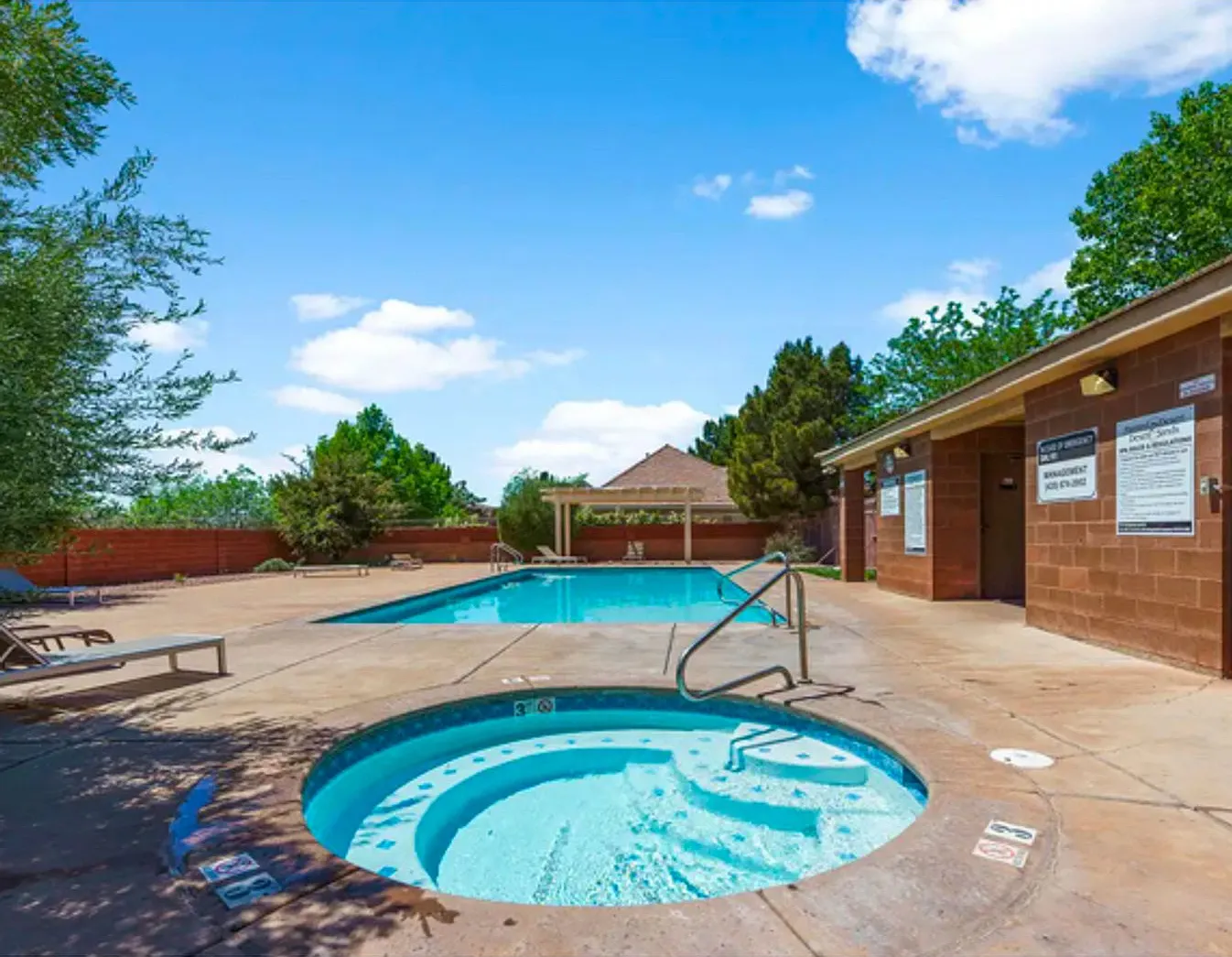 3 Bedroom Home In Painted Desert! — Photo 3