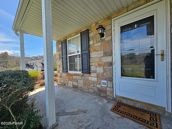 3rd image of 301 Victoria Way