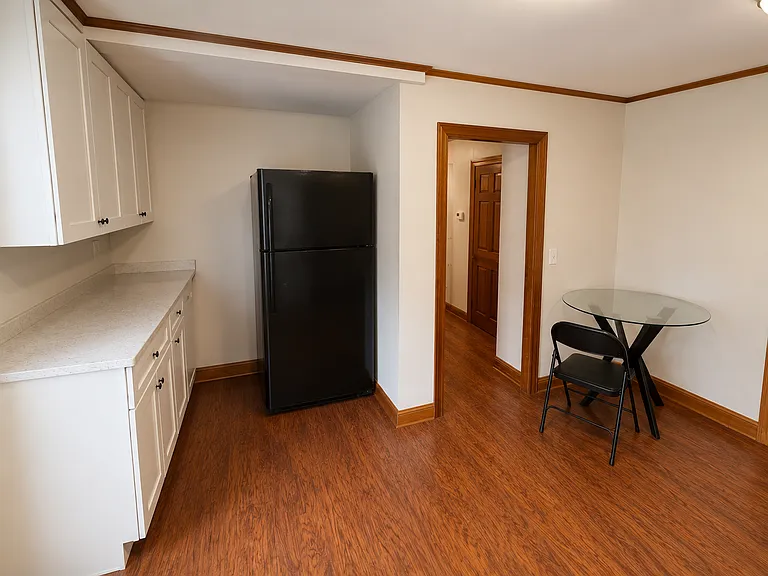 10 Pine St #1 — Photo 8