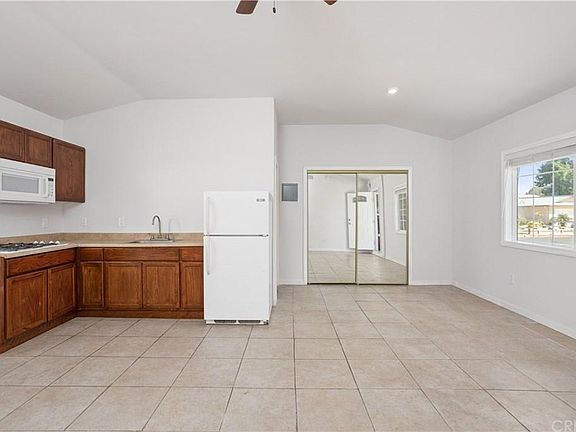 3rd image of 24126 Kittridge St