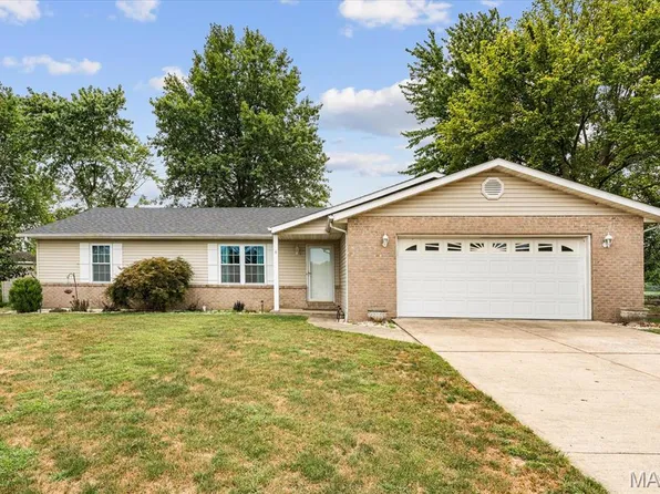 223 Suburban Dr, Smithton, IL 62285