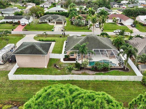 5th image of 1241 SW Marmore Avenue