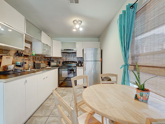 2nd image of 1208 Middle St #1