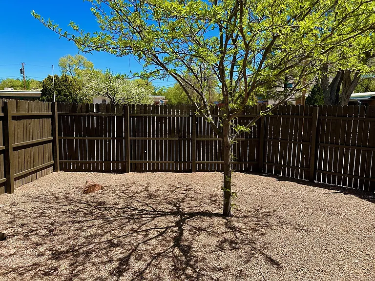 512 Sandia St — Photo 2