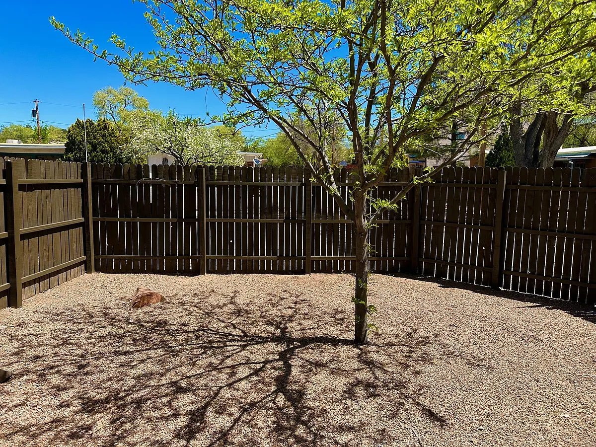Building Photo - 512 Sandia St