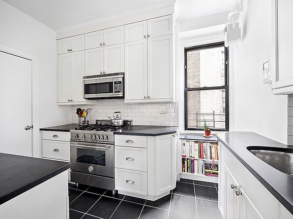 4th image of 119 W 71st St APT 6C