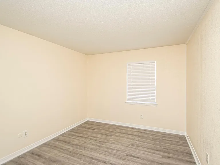 515 Brookside Dr #4 — Photo 12