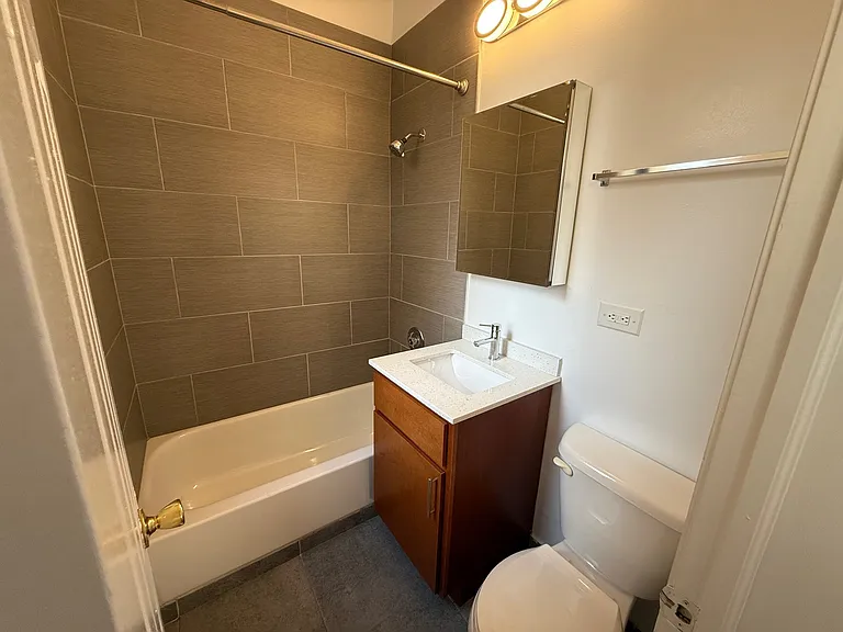 Buena Terrace - 4242 N Sheridan Rd — Photo 25