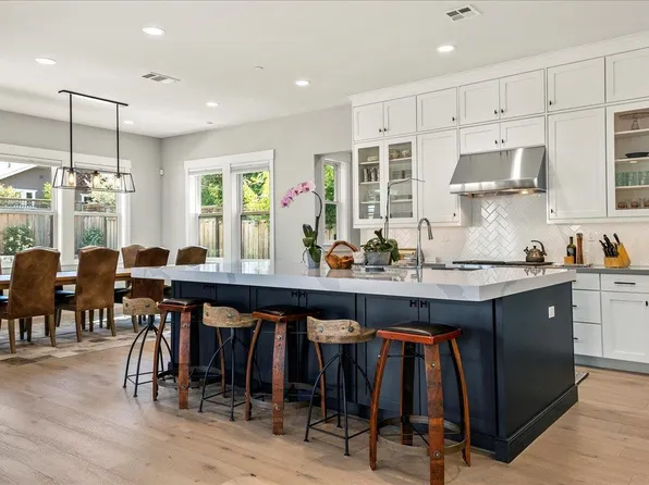 2801 Larkey Ln, Walnut Creek, CA 94597