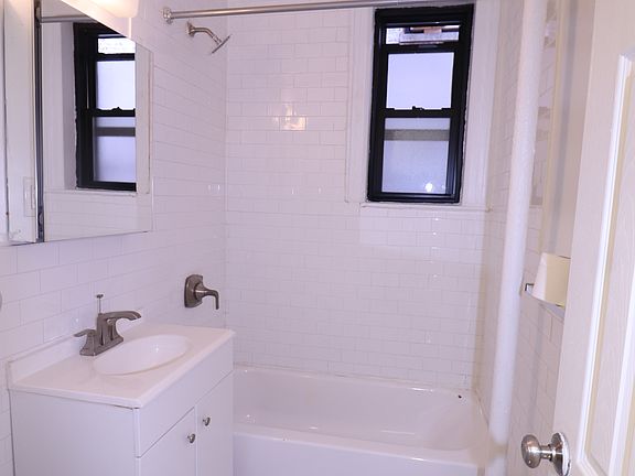 4th image of 13270 Sanford Ave APT 3H