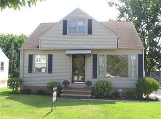 15205 Greenhill Rd, Cleveland, OH 44111