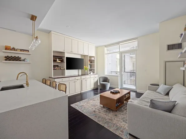 300 East 23rd Street image 1 of 10