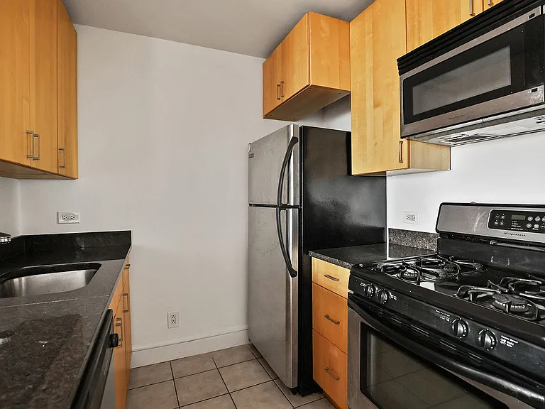 210 N 17th St #MAIN — Photo 4