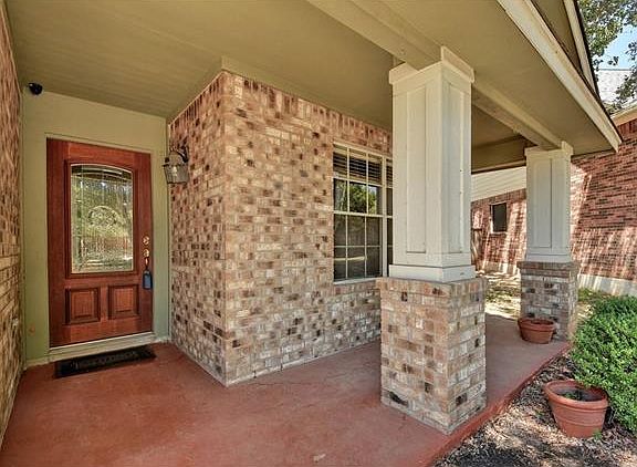 3rd image of 2604 Winding Brook Dr