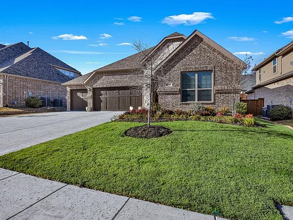 2nd image of 1105 Thornhill Way