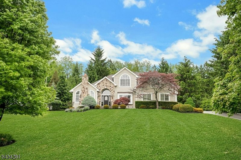 1st image of 5 Coe Farm Rd