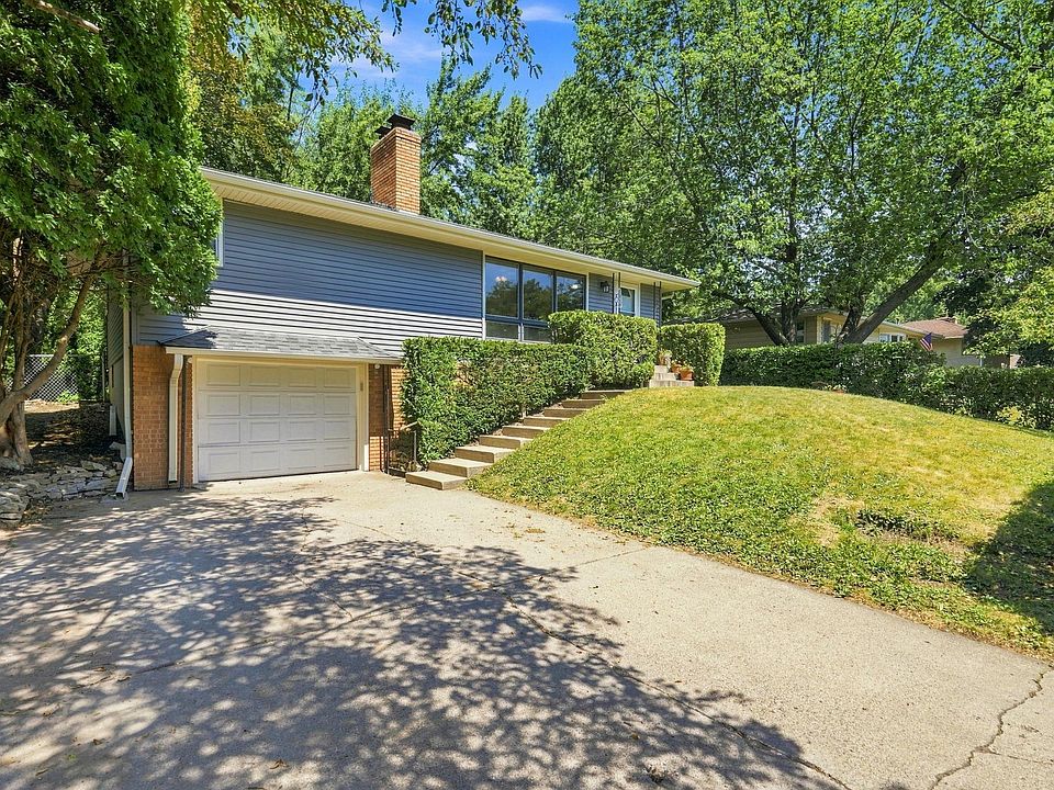 1st image of 1101 Lynde Dr NE